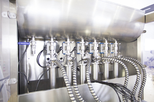 olive <span class=keywords><strong>oil</strong></span> bottle filling machine semi automatic liquid filling machine with conveyor - Product Image 4