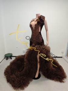 Ocstrade Listo para Enviar - Contacta Antes de Ordenar Vestido de Noche/Fiesta Sirena con Plumas Marrones, Un Hombro Descubierto, Pedrería y Cola de Tul con Volantes - Product Image 5