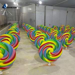 Escultura de Caramelo de Gran Tamaño en Estilo Pop Art, Fabricada en FRP con Vibrantes Colores Degradados para Galerías de Arte y Espacios Públicos - Product Image 3