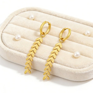 ต่างหูพู่ใบไม้สไตล์ยุโรป ชุบทอง 18k โลหะผสมสังกะสี เครื่องประดับสำหรับงานปาร์ตี้ - Product Image 2