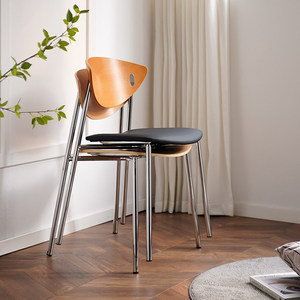 Chaise de salle à manger empilable en métal de style nordique avec revêtement en cuir PU, design léger et luxueux pour petits appartements et cafés, style vintage décontracté - Product Image 6