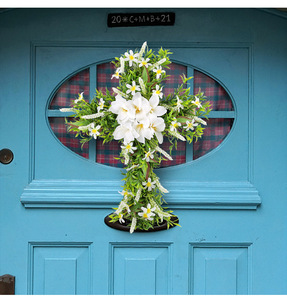 Ghirlanda Pasquale in Rilievo con Croce e Fiori di Giglio, Decorazione Floreale da Appendere alla Porta, Ornamento per Porta d'Ingresso, Decorazione Domestica per Capodanno - Product Image 1