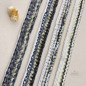 Fabrika doğrudan 2.5 cm siyah ve beyaz altın iplik Tweed konfeksiyon kenar dekorasyon için el yapımı tığ dantel şerit - Product Image 1