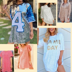 Abbigliamento boutique personalizzato abito da donna in Jersey di Gameday con paillettes nere e dorate - Product Image 5