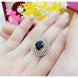 แหวนดีไซน์ล่าสุด ประดับเพชรเทียมแบบอเมริกัน ปลอดภัยต่อผิว ให้ความเงางามยาวนาน ดีไซน์ทองเหลืองสุดพิเศษสำหรับทุกโอกาส - Product Image 3