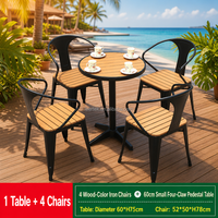 Ensemble de salle à manger d'extérieur 5 pièces, table ronde 60 cm noire avec base à 4 pattes, plateau en lattes de bois, 4 chaises, vente en gros directe usine, faible MOQ