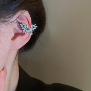 Orecchini E2461 in Oro Bianco con Diamanti Taglio Marquise, Gioielli Classici Naturali da Donna - Product Image 6