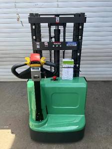 गोदाम में 0.5टन 1 टन 2000 किलोग्राम चलने के प्रकार 1600 मीटर लिफ्ट ऊंचाई वाले इलेक्ट्रिक पैलेट स्टेकर - Product Image 4