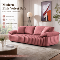 Canapé capitonné en velours rose avec coussins moelleux et design à profil bas pour salon, hôtel, appartement, chambre à coucher