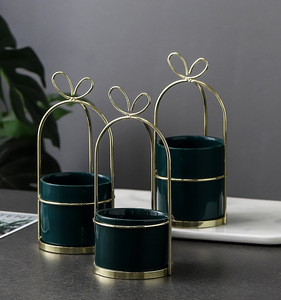 <span class=keywords><strong>Mini</strong></span> vase à fleurs en céramique bon marché, décor <span class=keywords><strong>de</strong></span> maison en céramique avec support en métal - Product Image 5