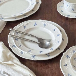 Assiette en céramique blanche à motifs floraux bleus, assiette à dessert, assiette ovale, assiette creuse, idéale pour les mariages et les réceptions - Product Image 6