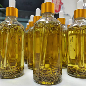 Marque distributeur Huile de croissance capillaire vegan nourrissante Huile de romarin et de ricin Soin du cuir chevelu Sérum densité - Product Image 1