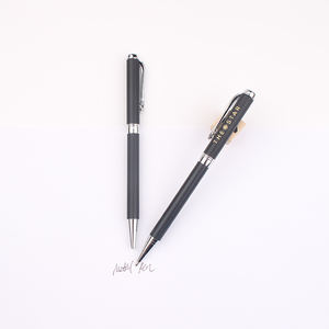 Stylo bille personnalisé avec logo d'hôtel, promotionnel, en métal noir, largeur d'écriture 1,0 mm - Product Image 1