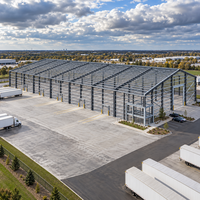Bâtiment métallique préfabriqué pour entrepôt, atelier et bureau, avec structure en acier ASTM A572 Grade 50 et panneaux PIR, idéal pour entrepôts à hauts plafonds.