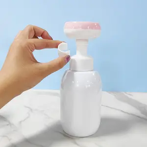 زجاجة رغوية للتخلص من الرطوبة PETG المخصصة للعناية الشخصية مع فرشاة زجاجة رغوية لتنظيف الأيدي 250 مل 300 مل 500 مل بمضخة