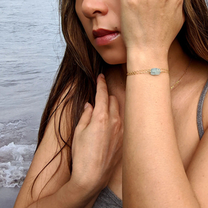 Bracelet double couche en péridot, aigue-marine et pierre de lune naturels pour l'équilibre émotionnel et le soulagement du stress - Product Image 2