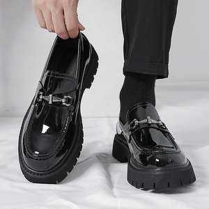 Zapatos de Hombre Nuevos 2025, Mocasines de Cuero con Suela Gruesa para Aumentar la Estatura, Zapatos de Moda Casuales y Elegantes de Charol Brillante - Product Image 1
