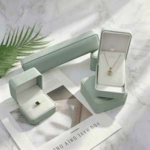 Coffret à bijoux rectangulaire <span class=keywords><strong>vert</strong></span> clair pour bagues, colliers et bracelets – Boîtes cadeaux de luxe doublées pour petites entreprises et vente en gros - Product Image 1