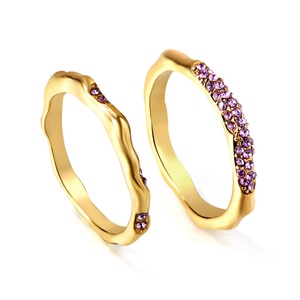 แหวนสแตนเลสสตีลชุบทอง 18K ดีไซน์สวยหรูจาก Ason Loveliness สำหรับผู้หญิง - Product Image 1