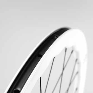 סט גלגלי כביש 700c קלינצ'ר עם בלמי דיסק פחמן מלאים, חישוקי ראצ'ט, חישוקי Wave ללא צינורות, קלים לרכיבה על אופניים - Product Image 6