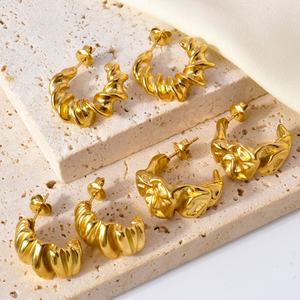 Nouvelles boucles d'oreilles pendantes tendance en acier inoxydable 304/316L, plaqué or 18K PVD, vente en gros d'usine, personnalisables, unisexe - Product Image 3