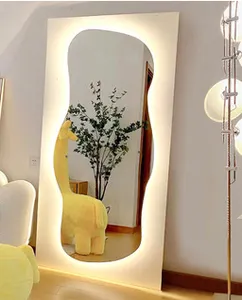 クリエイティブな家庭用衣料品店不規則な波の形をしたスマートなLED発光全身フロアミラー