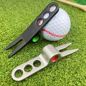Outil de réparation de divot de <span class=keywords><strong>golf</strong></span> multifonctionnel avec logo <span class=keywords><strong>personnalisé</strong></span> Outil de divot de style sifflet en alliage de zinc avec chapeau argenté noir Accessoires de <span class=keywords><strong>golf</strong></span> - Product Image 4