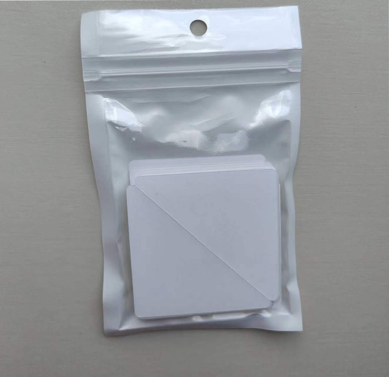 Claro en una bolsa de poli