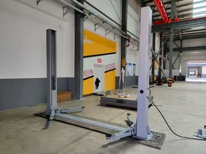 Pont élévateur à <span class=keywords><strong>deux</strong></span> poteaux 3500kg 5000kg 4T Auto Car Lifter <span class=keywords><strong>Garage</strong></span> Hydraulique 2 poteaux Pont élévateur de voiture <span class=keywords><strong>Ponts</strong></span> élévateurs - Product Image 3