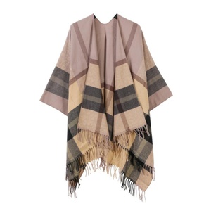 Chal de leopardo con borlas para mujer, de alta gama, estilo europeo-americano, cómodo para todas las estaciones, diseño a cuadros sencillo, capa cálida y moderna con letras. - Product Image 5