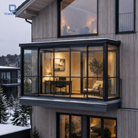 Véranda sur mesure quatre saisons avec balcon, en aluminium à rupture de pont thermique, verre double vitrage Low-E