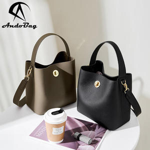 กระเป๋าถือหนังวัวแท้ทรงถังแบบหลายชั้นสำหรับผู้หญิง รุ่นใหม่จาก AndoBag คุณภาพสูง ใช้งานได้หลากหลาย สะพายไหล่หรือถือก็ได้ รุ่น 2503 - Product Image 3