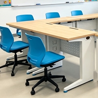 Pieds de bureau modulaires extensibles, cadre blanc, fente de gestion des câbles, écran de confidentialité, prise de courant, cadres métalliques personnalisés, minimaliste