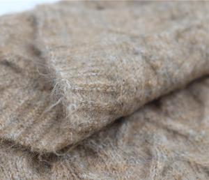 1/14NM 가축 벨벳 스타일 편직사 58A38P4S 도매 공장 직송 14Nm 따뜻하고 부드러운 벨벳 편직사 겨울 스웨터용 - Product Image 6