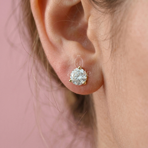 Boucles d'oreilles clous solitaires en or 14 carats avec diamant rond, bijoux fins élégants et luxueux, clous en diamant classiques étincelants pour tenue de mariée - Product Image 3