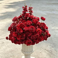 Burgunderrote Künstliche Blumenkugel 60CM Seidenrosen Rot-Grünes Blumenarrangement Römische Säule Tischdekoration für Hochzeitszeremonie