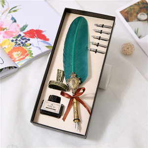 Ensemble de stylos à <span class=keywords><strong>plume</strong></span> vintage de luxe en acier inoxydable rouge avec <span class=keywords><strong>plume</strong></span> de dinde, pour écriture, cadeau promotionnel d'affaires, encre, métal gravé, 0,5 mm - Product Image 3