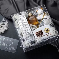 Boîte de présentation de cadeau acrylique transparente pour les vêtements de bébé-Cube de stockage empilable en gros pour l'emballage de vente au détail et de luxe