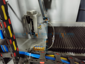 Machine de fraisage d'extrémités de profilés en aluminium CNC à commande PLC, prix usine - Product Image 3