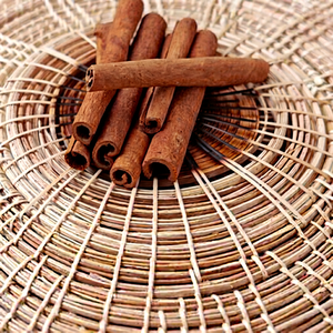 Canela india cruda seca de nueva temporada, varillas de canela natural de alta calidad para compradores al por mayor y fabricantes de alimentos a nivel mundial - Product Image 1