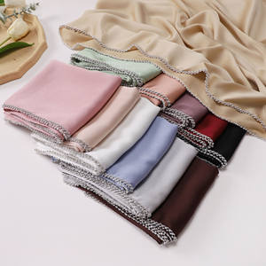 ผ้าพันคอชีฟองสีพื้นแฟชั่นใหม่ ประดับคริสตัลสีดำและมุก พร้อมสายโซ่ทองแดง ระบายอากาศได้ดี แห้งเร็ว เหมาะสำหรับผู้หญิงมุสลิมในช่วงฤดูร้อน - Product Image 2