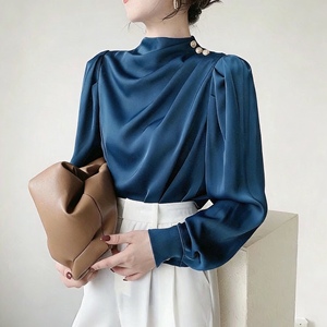 Chemisier en satin à col montant et manches bouffantes pour femme - Haut de bureau décontracté avec boutons perlés - Tendance - Product Image 2