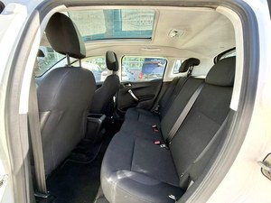 <span class=keywords><strong>Peugeot</strong></span> <span class=keywords><strong>2008</strong></span> SUV d'<span class=keywords><strong>occasion</strong></span> <span class=keywords><strong>2015</strong></span>, 1.6L essence, automatique, toit ouvrant panoramique, sièges en cuir, caméra de recul, 50001-75000 milles, pour l'exportation - Product Image 4
