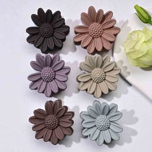 Petite pince à cheveux en plastique avec strass, couleur bonbon, fraîche, douce et mignonne pour femmes, vente chaude - Product Image 1