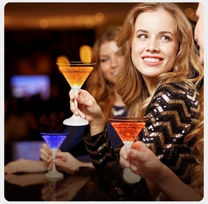 Verre à <span class=keywords><strong>Martini</strong></span> Lumineux Led Activé par l'Eau Led Glowing Champagne Flute Glasses Cup - Product Image 5