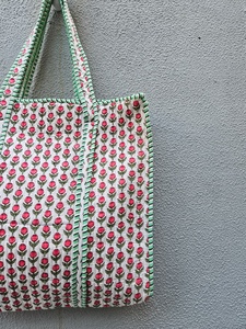 Bolsa de Mano Acolchada de Algodón con Estampado Floral Rojo y Azul, Bolsa de Compras, Bolsa de Viaje Boho para Mujer - Product Image 4