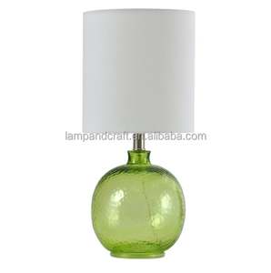 Lampe de table en polyéthylène doré avec base en cristal transparent pour hall d'hôtel, chambre d'hôtel, salon, chambre à coucher - Product Image 4
