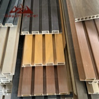 Panel de Pared Exterior Wayon, Rejilla con Diseño de Madera 3D, Revestimiento Exterior Resistente al Agua y a los Rayos UV para Decoración