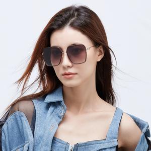 Gafas de Sol Cuadradas Modernas para Mujer, Lentes Polarizadas TAC con Protección UV400, Estilo para Viajes al Aire Libre - Product Image 3