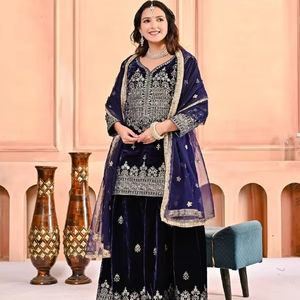 ชุดคุร์ตา/คุรตีสำหรับออกงานกลางคืน ดีไซน์เนอร์ พร้อมกางเกงและผ้าคลุมไหล่ สำหรับงานแต่งงานและงานปาร์ตี้ ผลิตภัณฑ์แฮนด์เมดขายส่ง แห้งเร็ว - Product Image 1